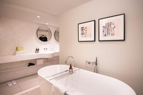 Suite with Terrace image 5