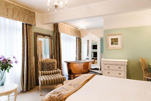 1 queen bed