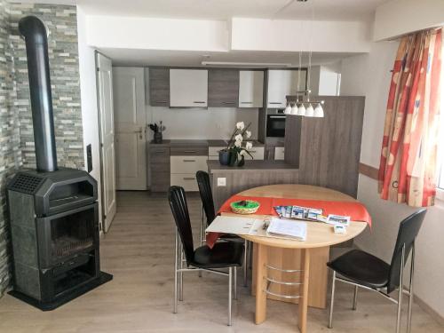  Apartment Chalet Sunstar Klein by Interhome in Saas-Grund