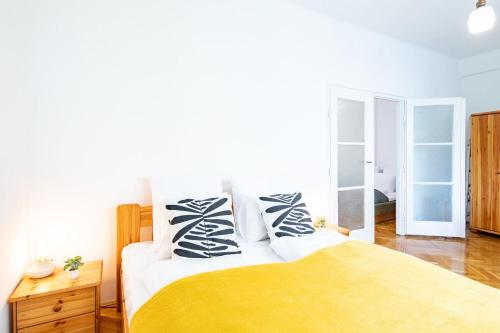 Central - Bright - Easy, Budapest