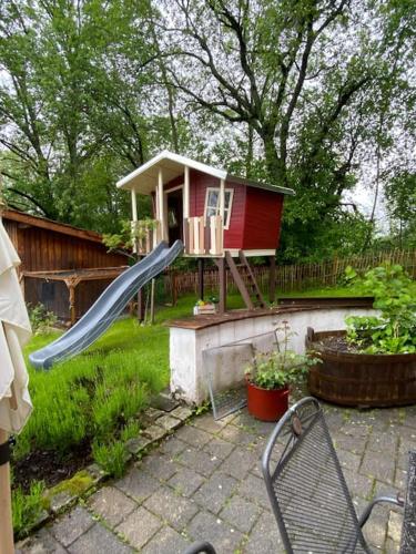 Spēļu laukums, AlbPanorama Fewo mit Infrarotsauna und Gartenblick in Hohenstein (Reutlingen)