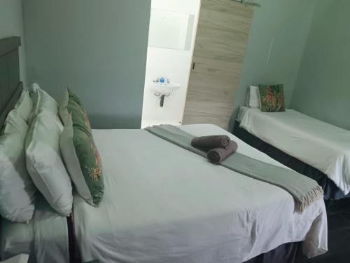 1 double bed, 1 twin bed