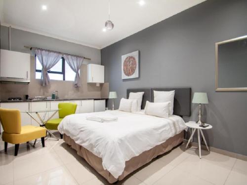 West Gemini Guesthouse Room Type - Superior King Room