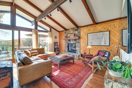 Cozy Mtn-View Chalet Less Than 2 Mi to Windham Slopes in Windham, USA