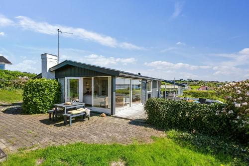 Three-Bedroom Holiday Home  image 5