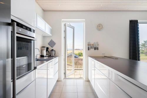 Spacious Holiday Home Near Ebeltoft Ideal For 10 People - image 4