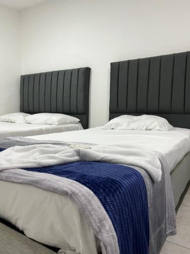 1 double bed, 2 twin beds