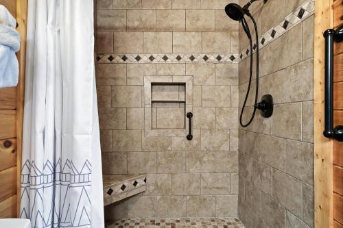 Cabin with New Hot Tub, Near Dollywood .2BD.2BA.Sleeps6.BBQ, Sevierville (Foto 4)