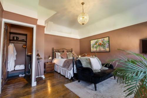 38 St Giles Room Type - Deluxe Double Room with Shower