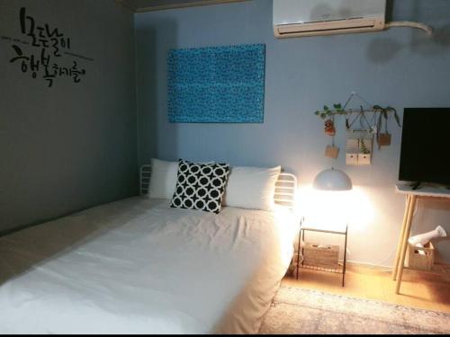 Mapo Sinchon Long-term Lodging - Фото 1