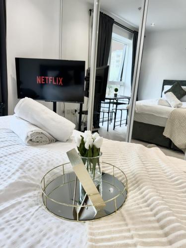 Kayz Lodge- Luxury Ensuite-Private & Shared Accommodation in a New House at the Olympic village overlooking Stratford Westfield and Tube Station, Londyn (zdjęcie 7)