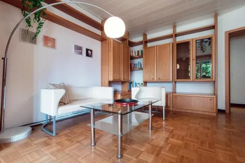 Francobollo Studio by Quokka 360 - Bright Studio with Balcony near Lugano Train Station in Massagno, Schweiz
