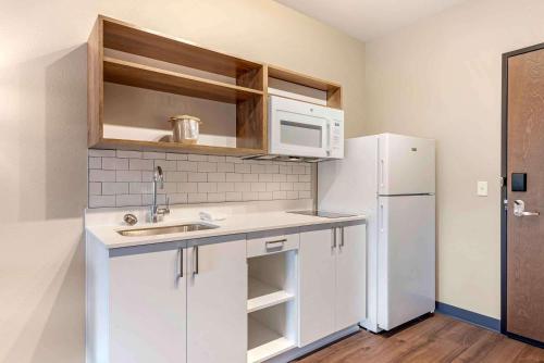 廚房, Extended Stay America Premier Suites - Pueblo in 普韋布洛
