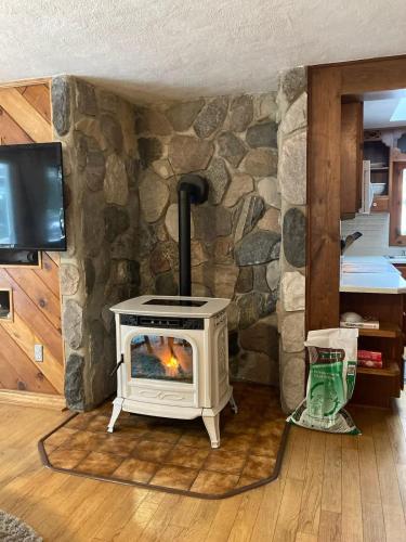 Chickadee Lodge Welcomes you - Year Round FUN in Luther, USA