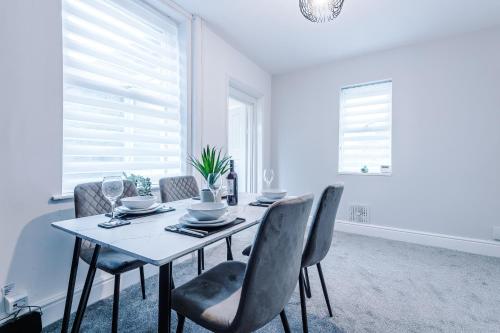 NEW! 3-Bed House in Manchester by 53 Degrees Property, Ideal for Contractors, Business & Long Term, FREE Parking!, Manchester (fotografie 6)