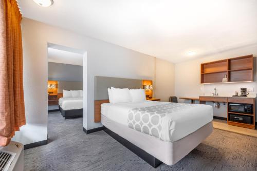 1 king bed, 1 queen bed