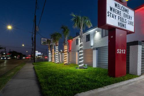 Moonlight Inn - Houston I-45 & Airline – Houston, TX