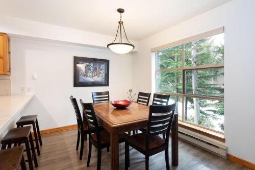 Forest Trails 9 - Walk or Shuttle to Skiing, Fireplace, Private Garage, Free Parking in Whistler, Canada