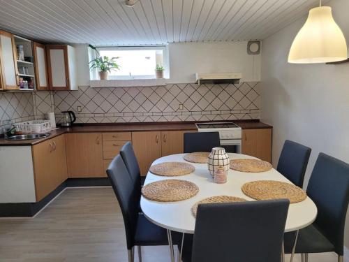 Létesítmények, Cozy basement apartment in the center in Hirtshals
