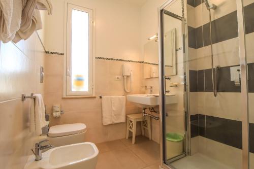 Hotel Il Faro Della Guitgia Tommasino - image 2