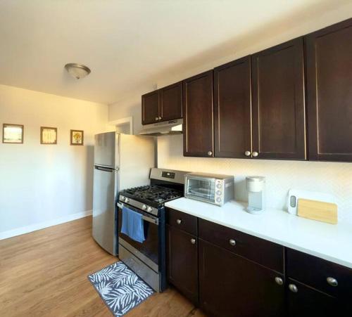 Central 1BR Retreat Cozy & Inviting Near Loyola in Chicago, USA