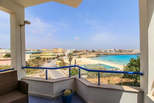 Hotel Il Faro Della Guitgia Tommasino - image 3