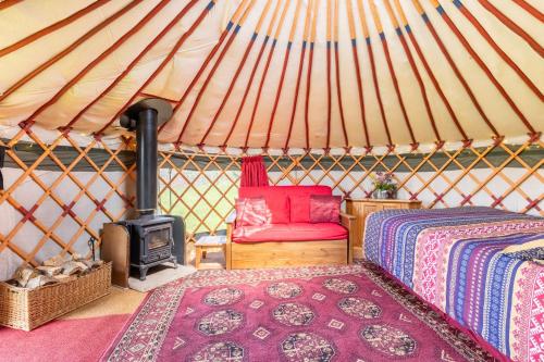 Cosy-Hilltop-Yurt-StunningViews-Nature-HotTub
