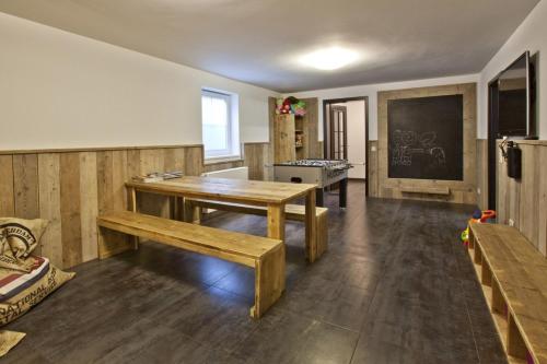 Kristall Apartments - image 11