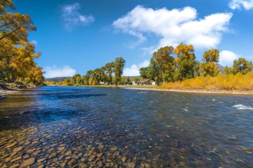 River Retreat - SF in South Fork, USA