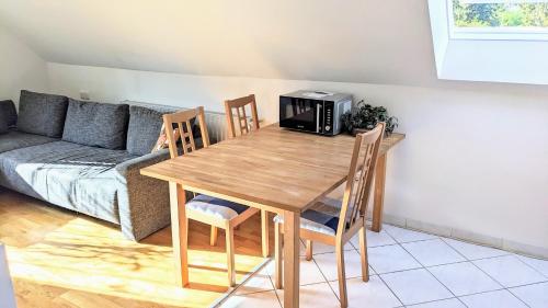 Moderne Einliegerwohnung am Wald in Langenfeld, Deutschland