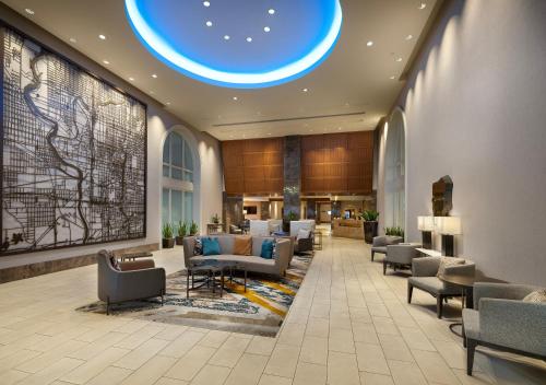 ล็อบบี้, Hilton Indianapolis Hotel & Suites near ห้องรวมผู้ชนะ Ncaa