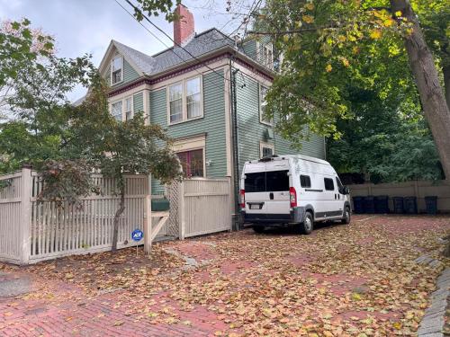Harvard Rooms - 2BR Retreat adjacent to university in Cambridge, USA