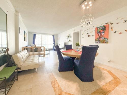 Heated Pools & Beach Your Ideal Hollywood Stay! in Hollywood, USA