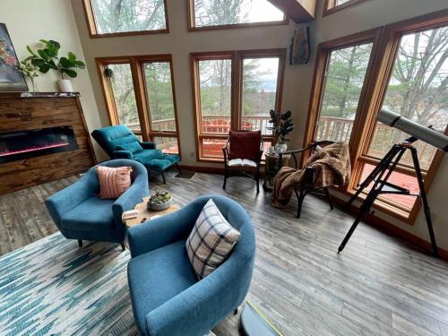 Stunning Lake House Cabin & Private Dock!