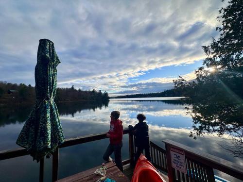 Stunning Lake House Cabin & Private Dock!