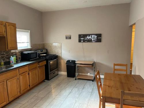 Nice room near Whole Foods, Brown University with shared bathroom and kitchen in Providence, USA