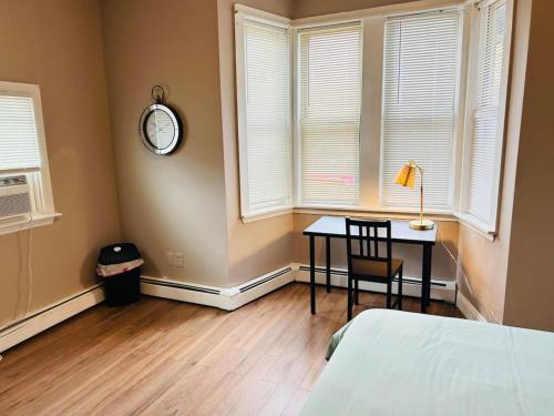 Nice big room near Whole Foods, Brown University with shared bathroom and kitchen in Providence, USA