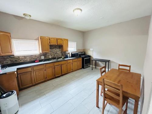 Nice room near Whole Foods, Brown University with shared bathroom and kitchen in Providence, USA