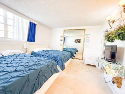 Heated Pools & Beach Your Ideal Hollywood Stay! in Hollywood, USA