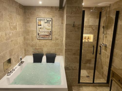 Shower, Haut Charmes de Cornil in Cornil