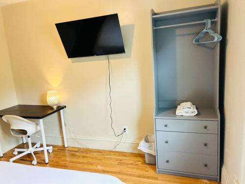 Nice bedroom in Lincoln with shared bathroom and kitchen in Lincoln, USA