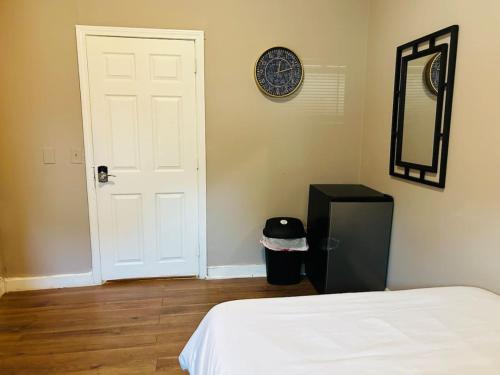 Nice room near Whole Foods, Brown University with shared bathroom and kitchen in Providence, USA