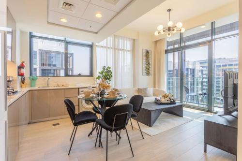 Trendy Azizi Riviera 1-Bed with Balcony Views, Дубай (фото 5)