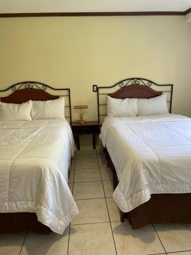 Double Room with Two Beds image 10
