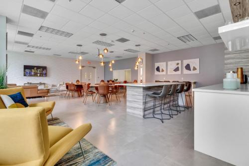 Bay View Condo, Sleeps 6, Pool, Spa, Gym and Games in Miami, USA