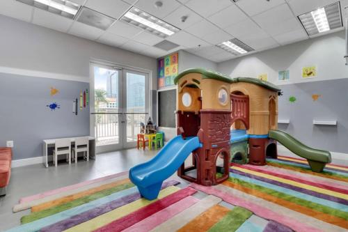 Bay View Condo, Sleeps 6, Pool, Spa, Gym and Games in Miami, USA