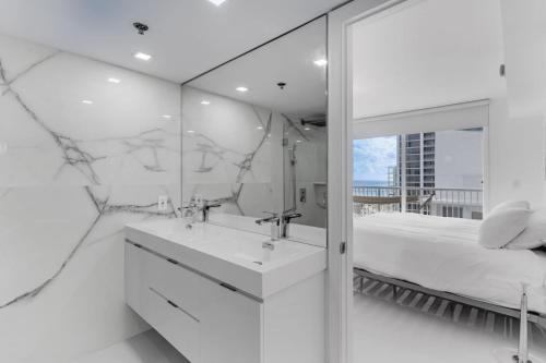 Magnificent Ocean Sky Residence in Miami, USA