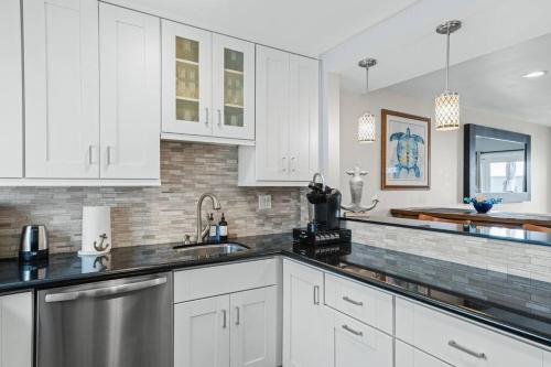 Bayside Villa -2BR Beachfront FREE parking in San Diego, USA