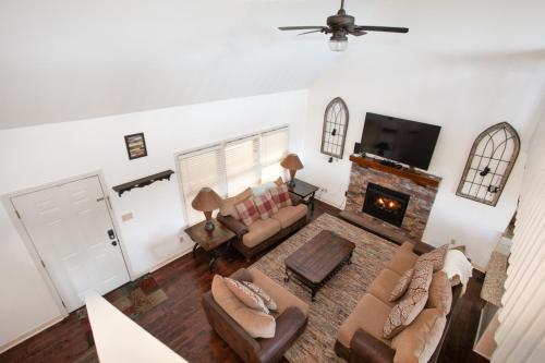 Pine Top Vista w Views Hot Tub Game Room MORE in Gatlinburg, USA