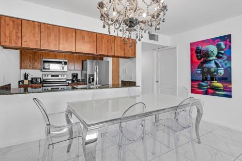Brickells 1BR APT with City view, Pool and Parking in Miami, USA